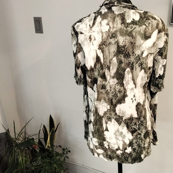 Ladies fooler top with rhinestone detailing, size L - Picture 3 of 7